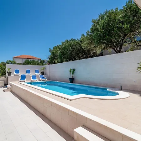 Mornar-4 By Interhome 트로기르